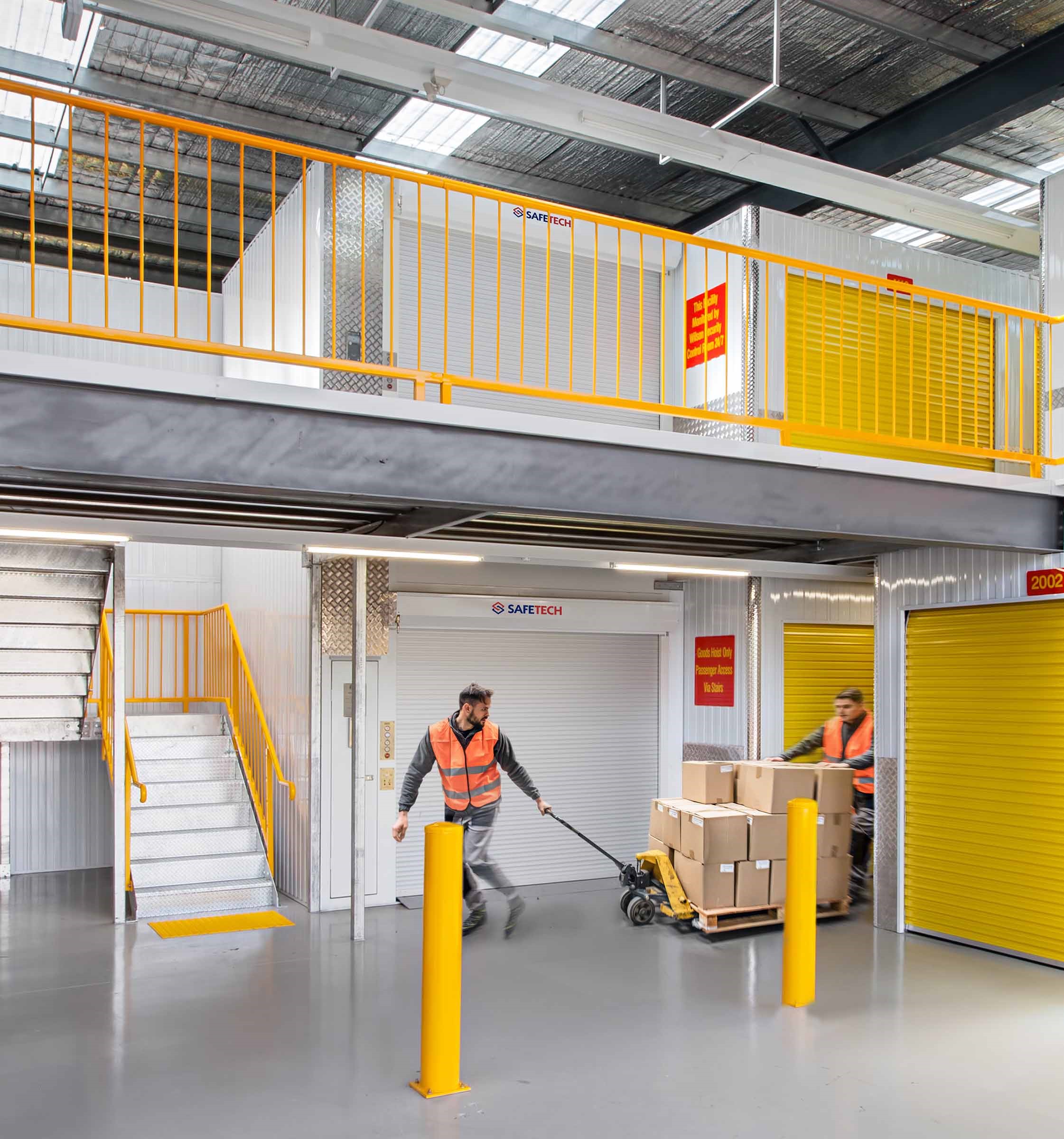 Hydraulic cylinders, telescopic for warehouse good delivery lifts